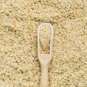 Riz blanc bio en vrac avec cuillère en bois